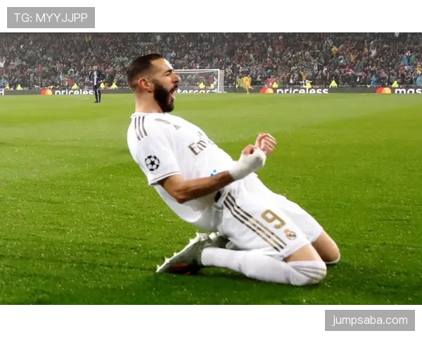 本泽马本赛季前插频率提升如何更有效压制对手防线？