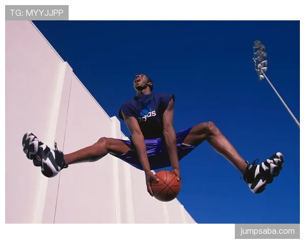 刷到科比·布莱恩特的生活照，人家连慵懒都像赛前热身，普通人只能默默羡慕