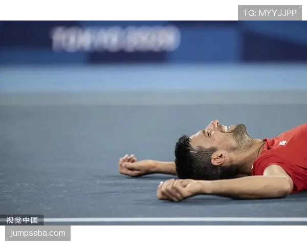 德约家里那私人泳池，普通人估计光看都得累瘫了！